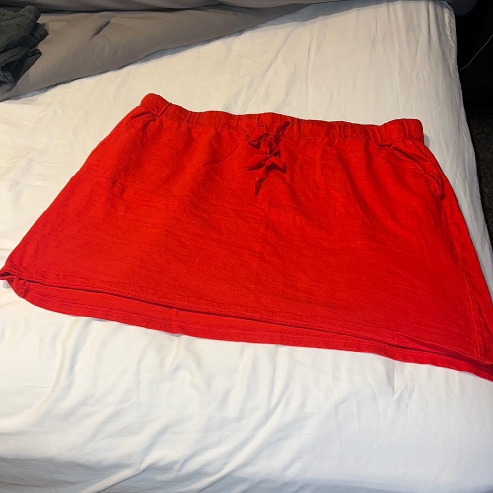 Prefect coverup or casual summertime skirt.